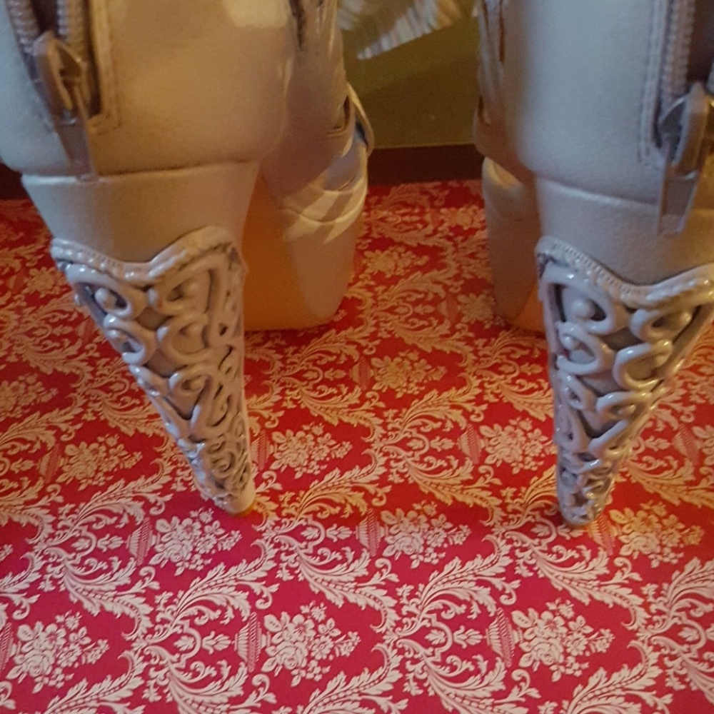 Shoes - Picture 3 of 5